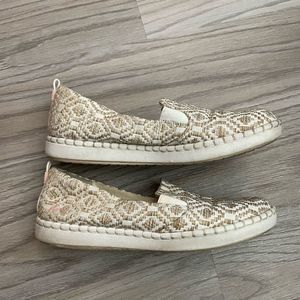 Clarks Cloudsteppers Natural and White Slip on Shoes 9M